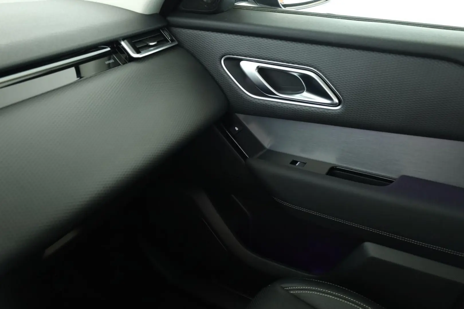 Range Rover Velar D200 AWD R-Dynamic SE Black 22