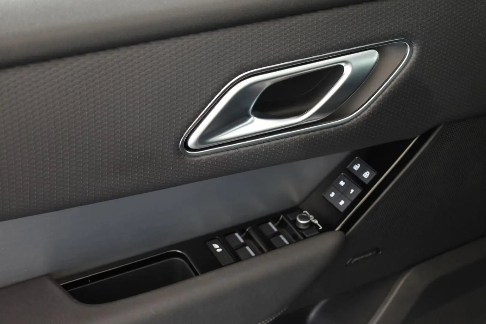 Range Rover Velar D200 AWD R-Dynamic SE Black 22