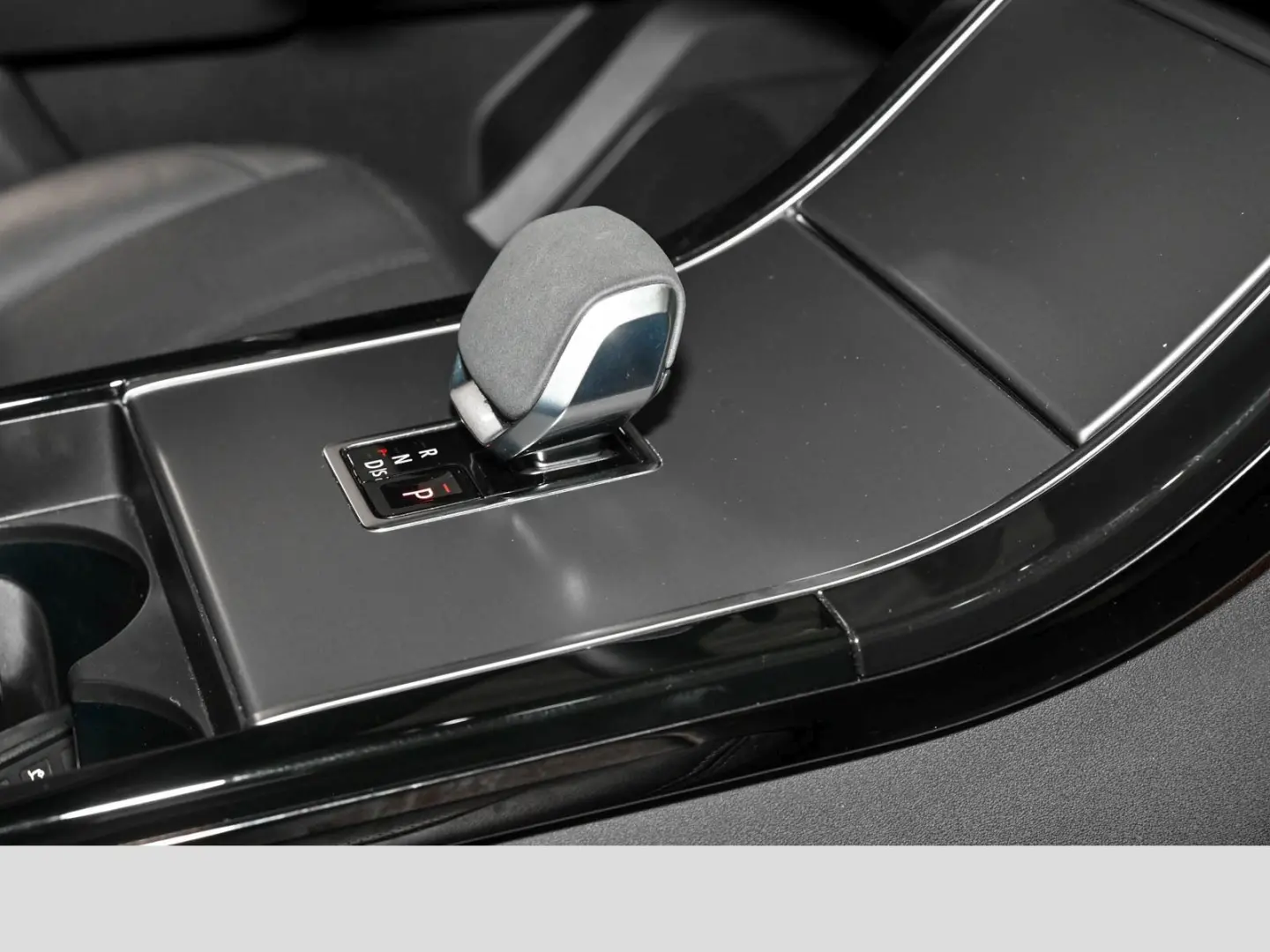 RANGE ROVER VELAR R-DYNAMIC-AHK*ACC*Navi* Kamera