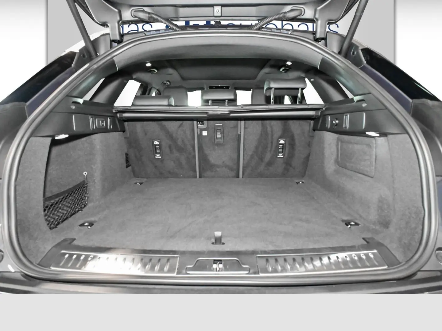 RANGE ROVER VELAR R-DYNAMIC-AHK*ACC*Navi* Kamera