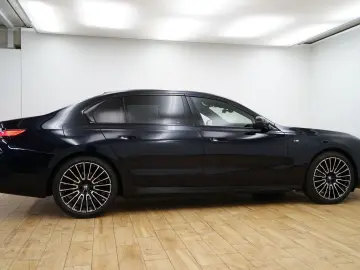 740d xDrive Limousine [M Sport, Standhz., Pano]