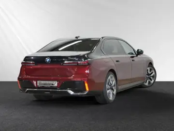 750e xDrive *Two-Tone*|M Sport|SkyLounge|AHK|B&W