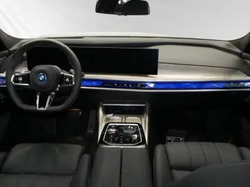 750e xDrive *Two-Tone*|M Sport|SkyLounge|AHK|B&W