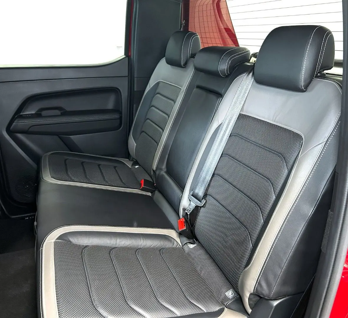 Amarok 3.0TDI V6 AVENTURA °Rollo°Leder°AHK°