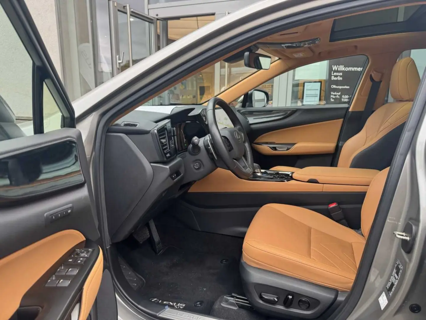 NX350h Executive Line * E-Four * Leder * Panoram