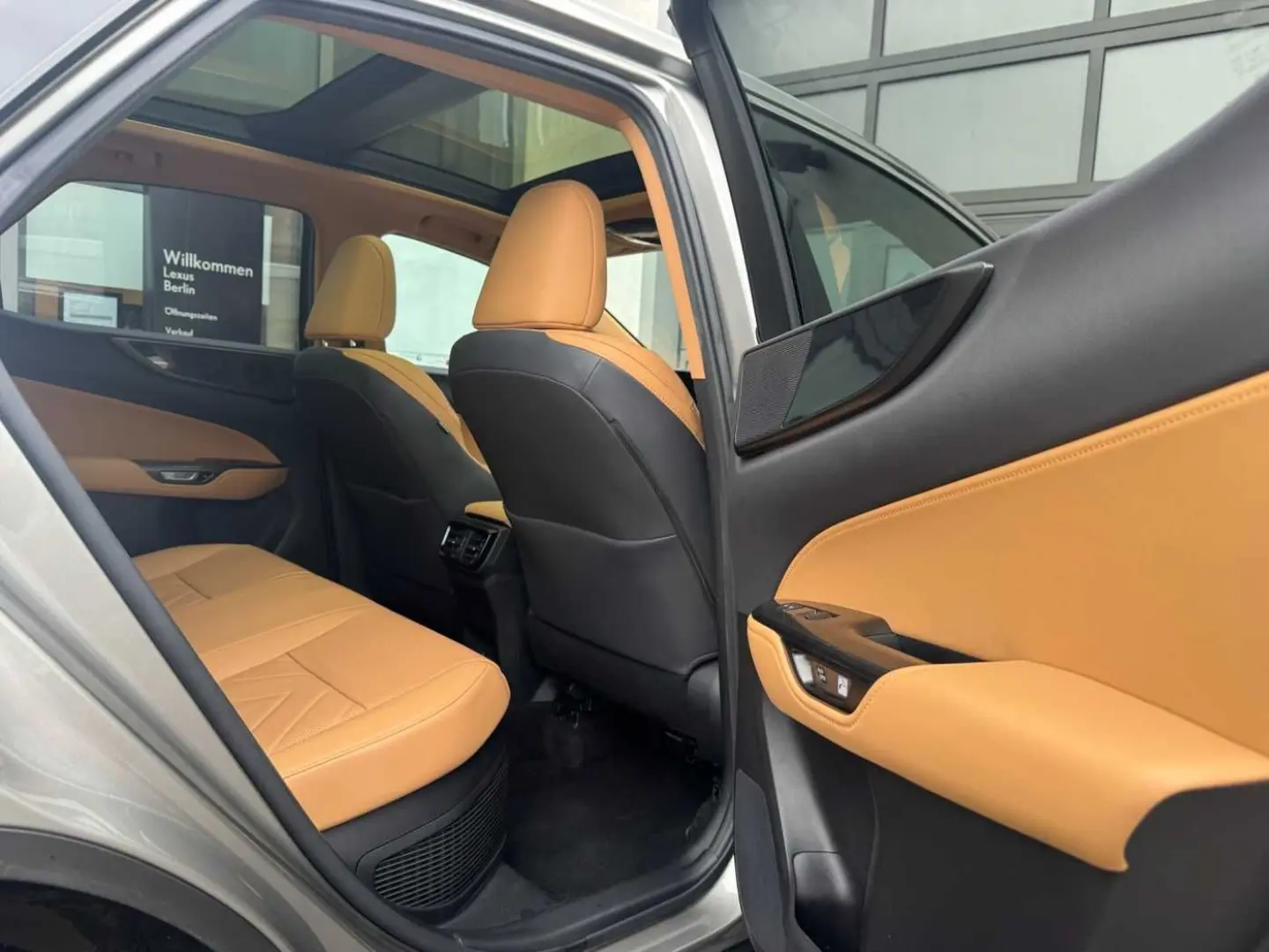 NX350h Executive Line * E-Four * Leder * Panoram