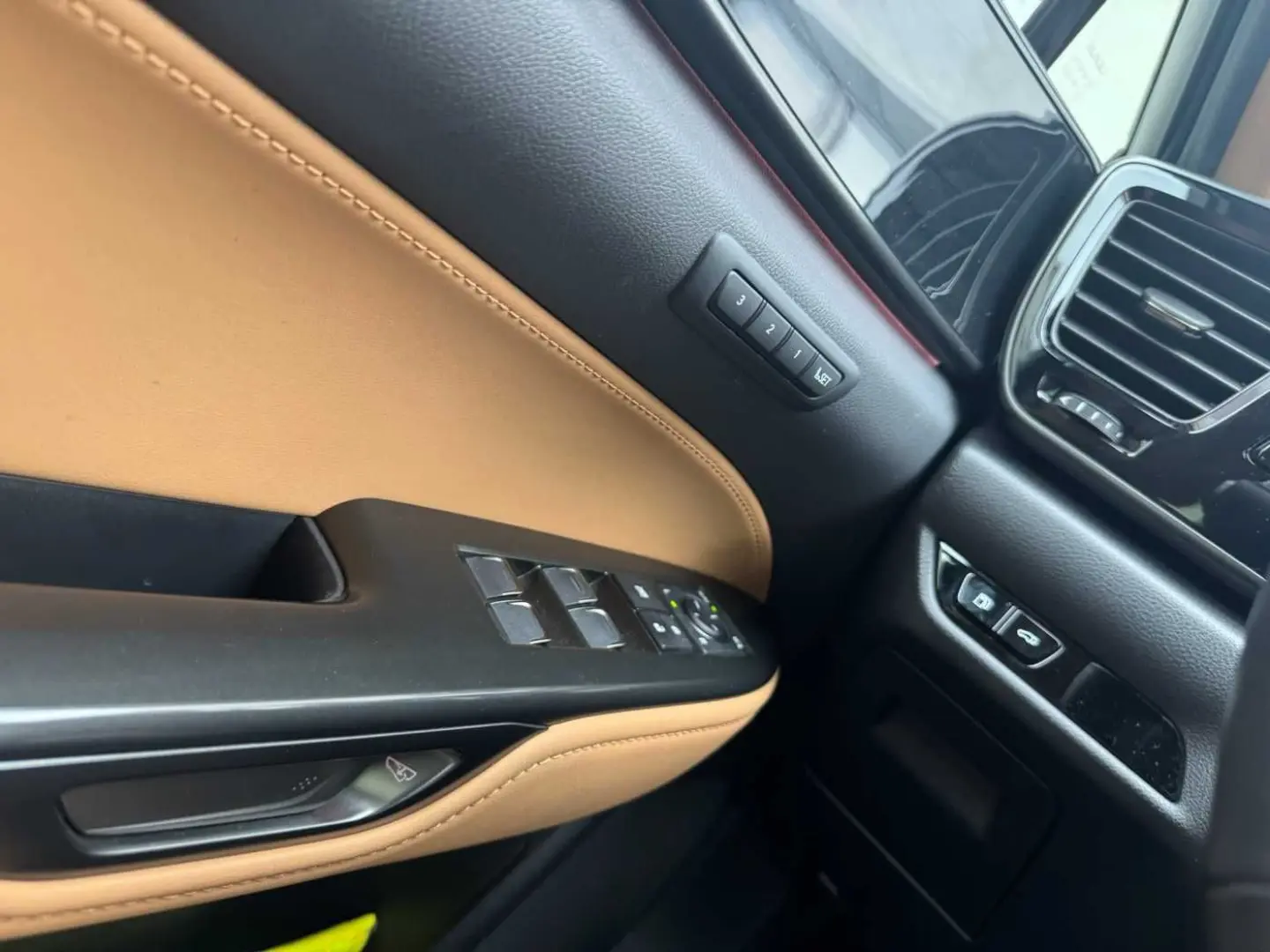 NX350h Executive Line * E-Four * Leder * Panoram