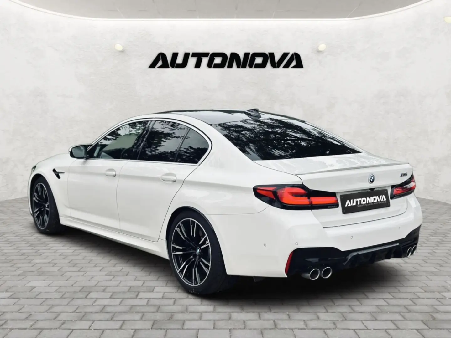 BMW M5 xDrive Carbon /LASER /HUD /B&W /ACC /