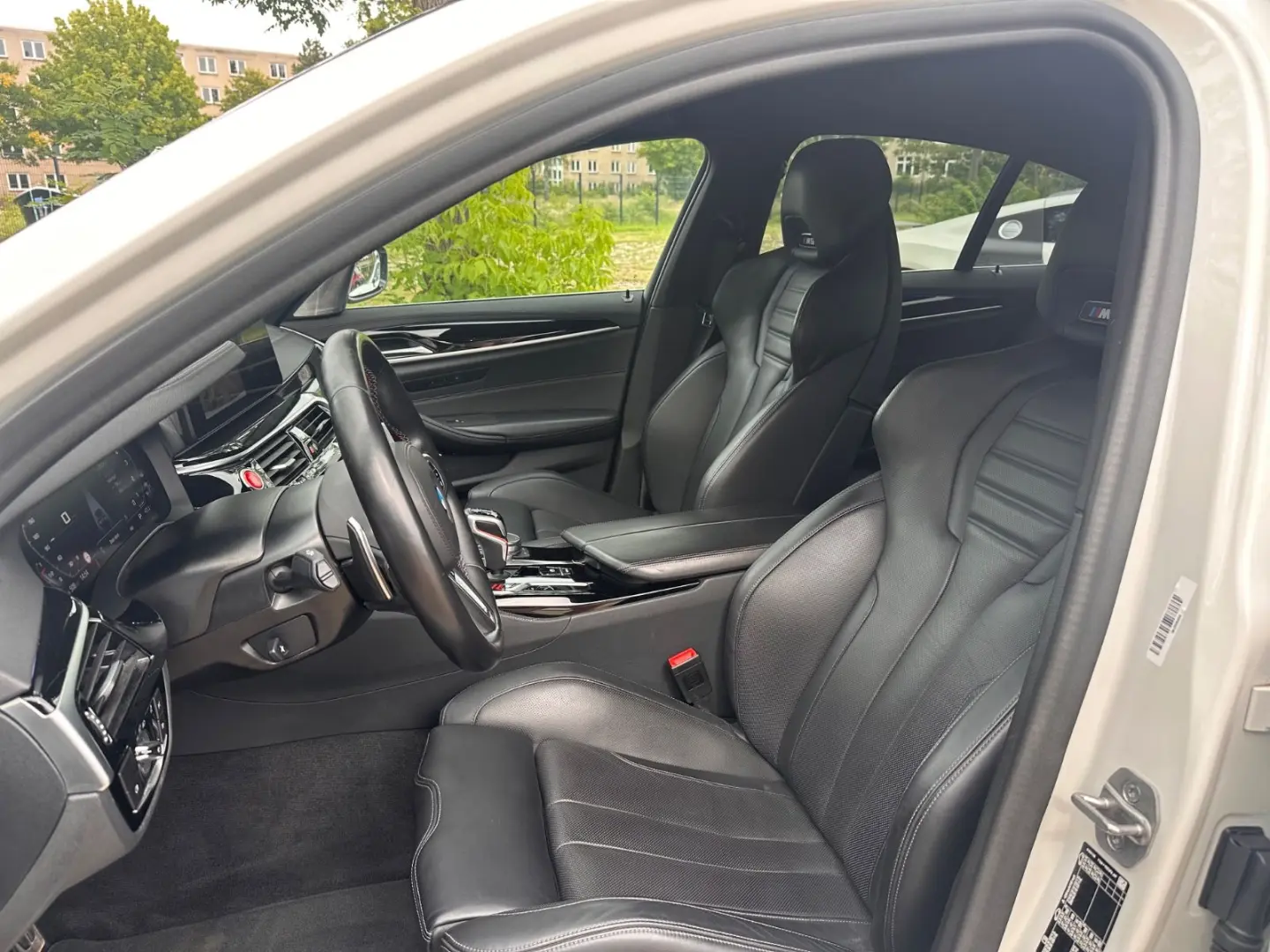 BMW M5 xDrive Carbon /LASER /HUD /B&W /ACC /