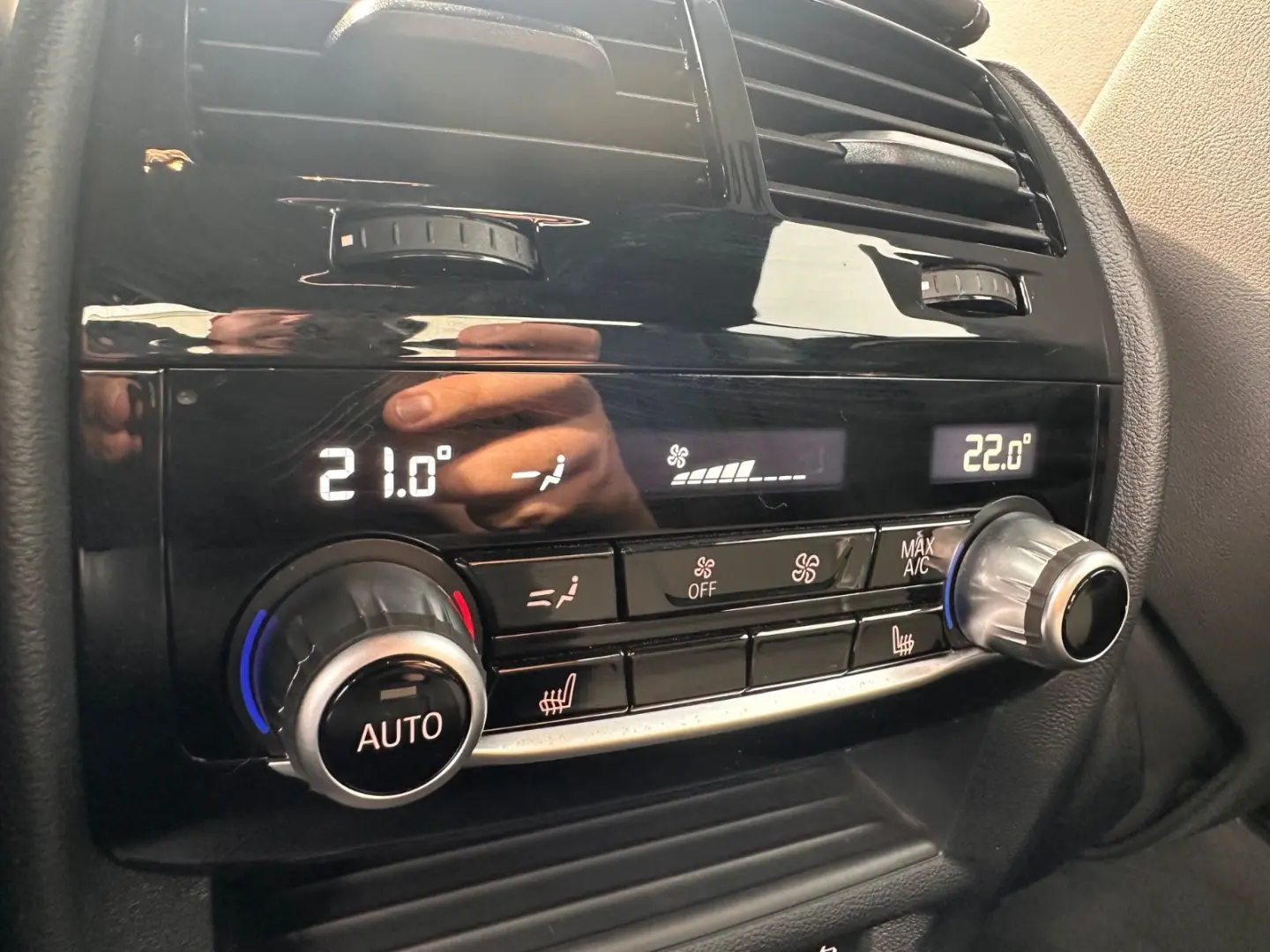 BMW M5 xDrive Carbon /LASER /HUD /B&W /ACC /