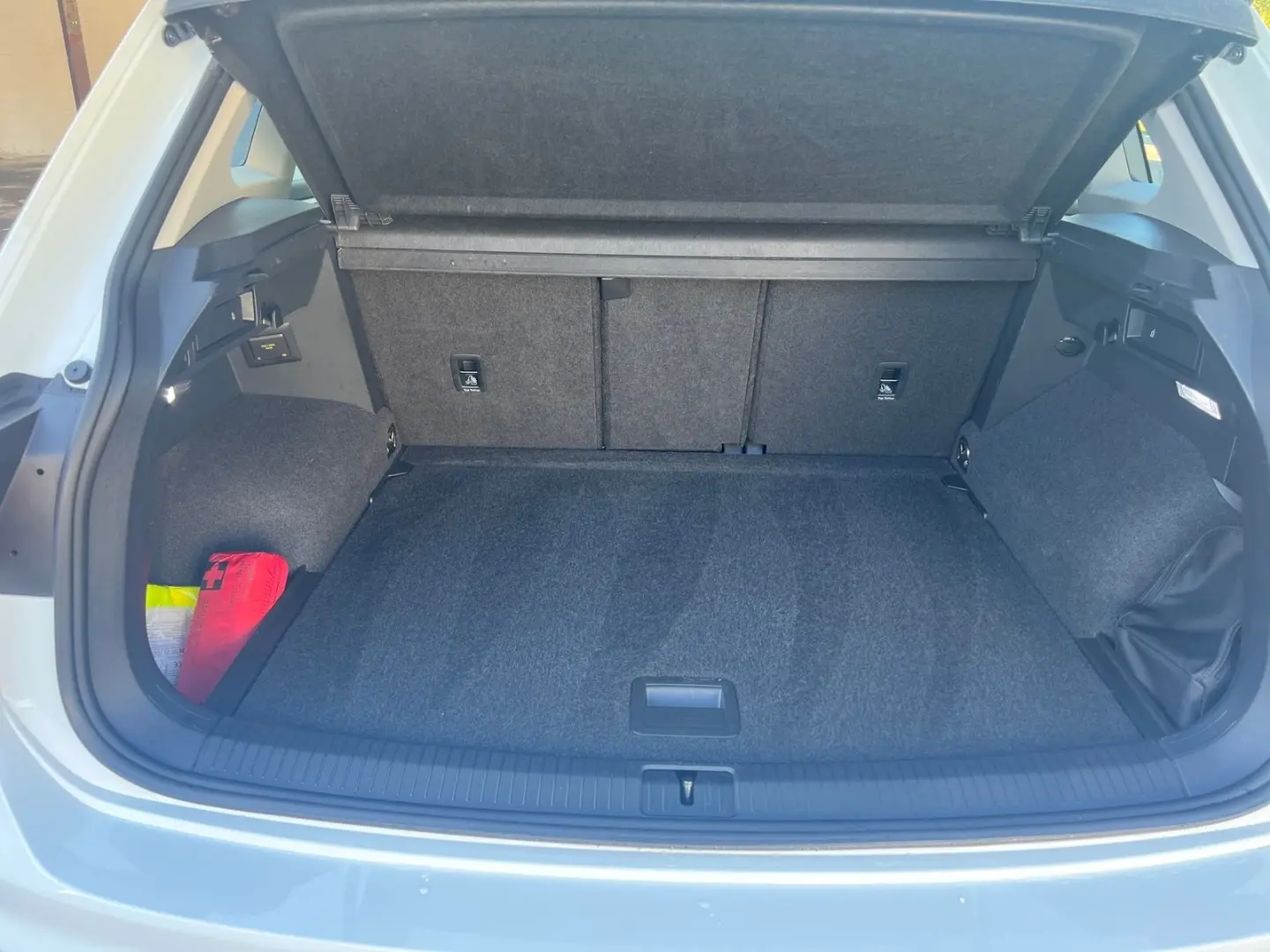 Tiguan Life AHK*STANDHEIZ*LED*RFK*PDC*LM AHK