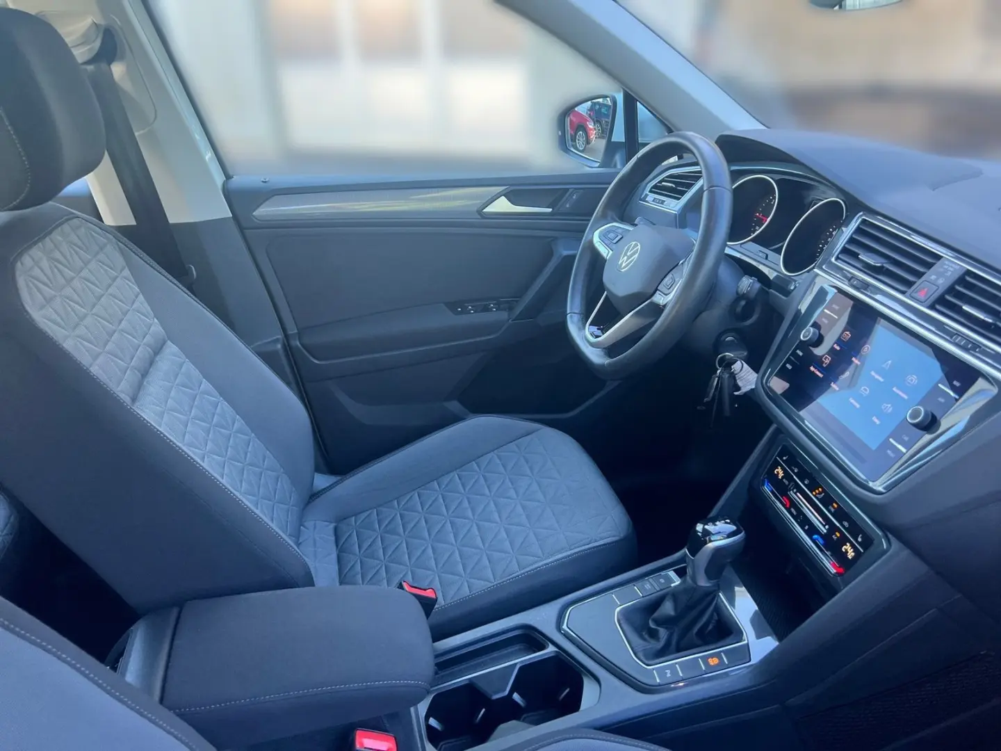 Tiguan Life AHK*STANDHEIZ*LED*RFK*PDC*LM AHK