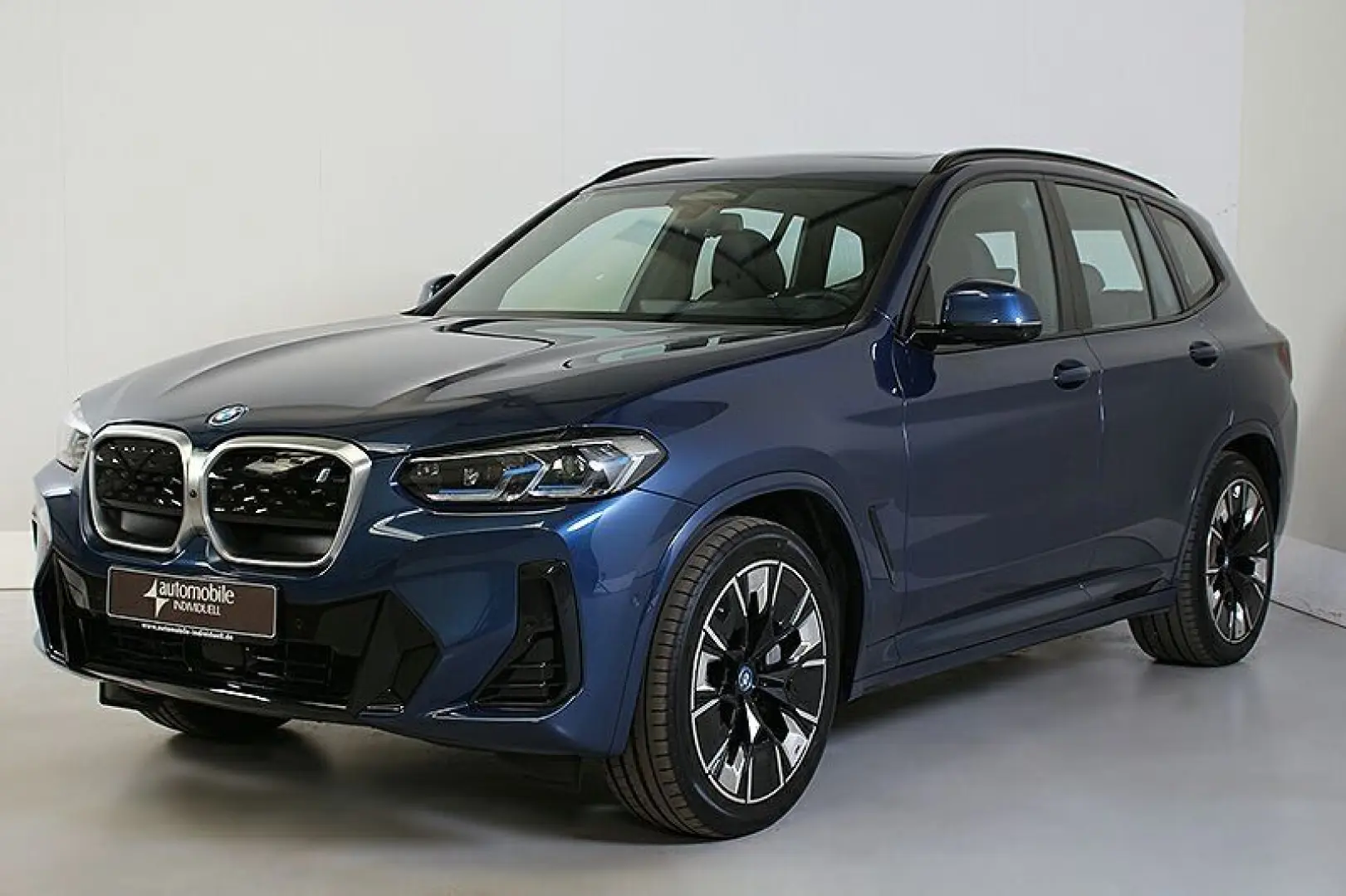 BMW iX3 Impressive AHK Laser ACC LiveCockpit HuD H&K
