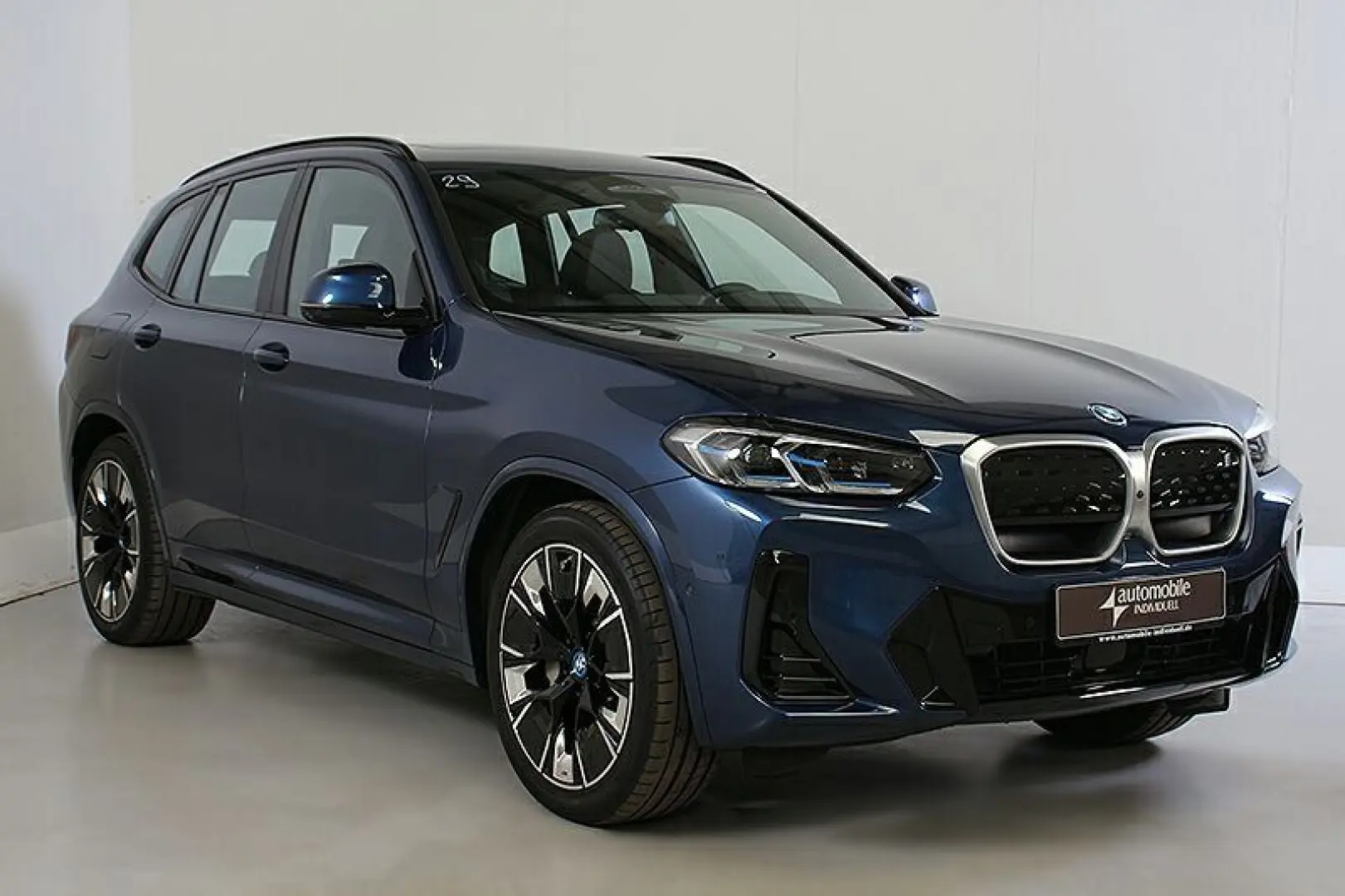 BMW iX3 Impressive AHK Laser ACC LiveCockpit HuD H&K