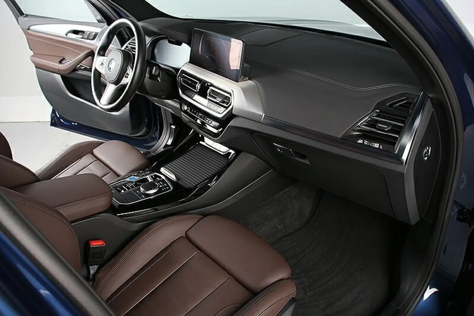 BMW iX3 Impressive AHK Laser ACC LiveCockpit HuD H&K
