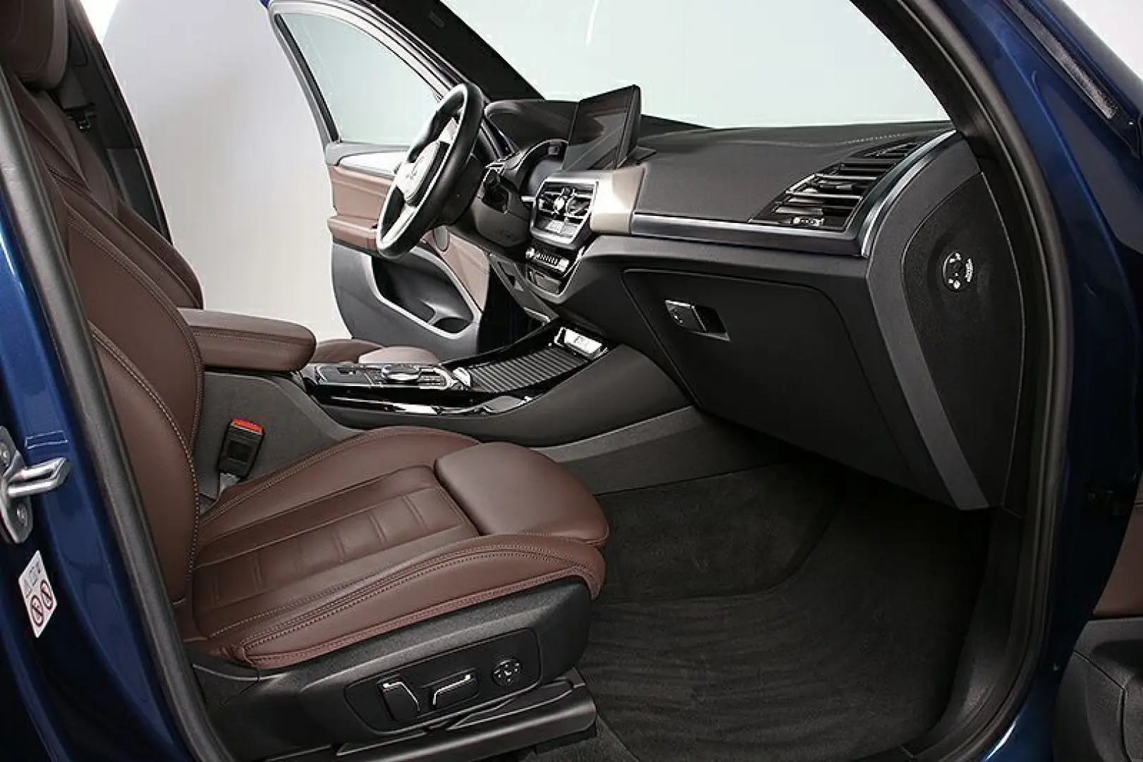 BMW iX3 Impressive AHK Laser ACC LiveCockpit HuD H&K
