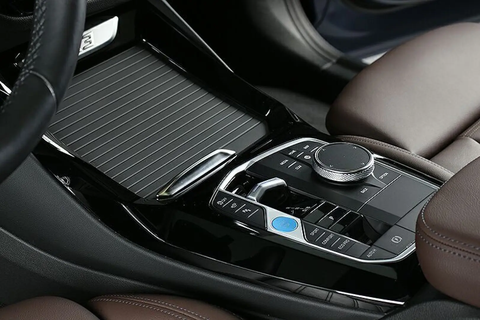BMW iX3 Impressive AHK Laser ACC LiveCockpit HuD H&K