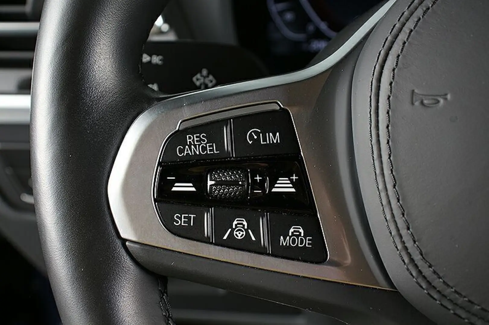 BMW iX3 Impressive AHK Laser ACC LiveCockpit HuD H&K