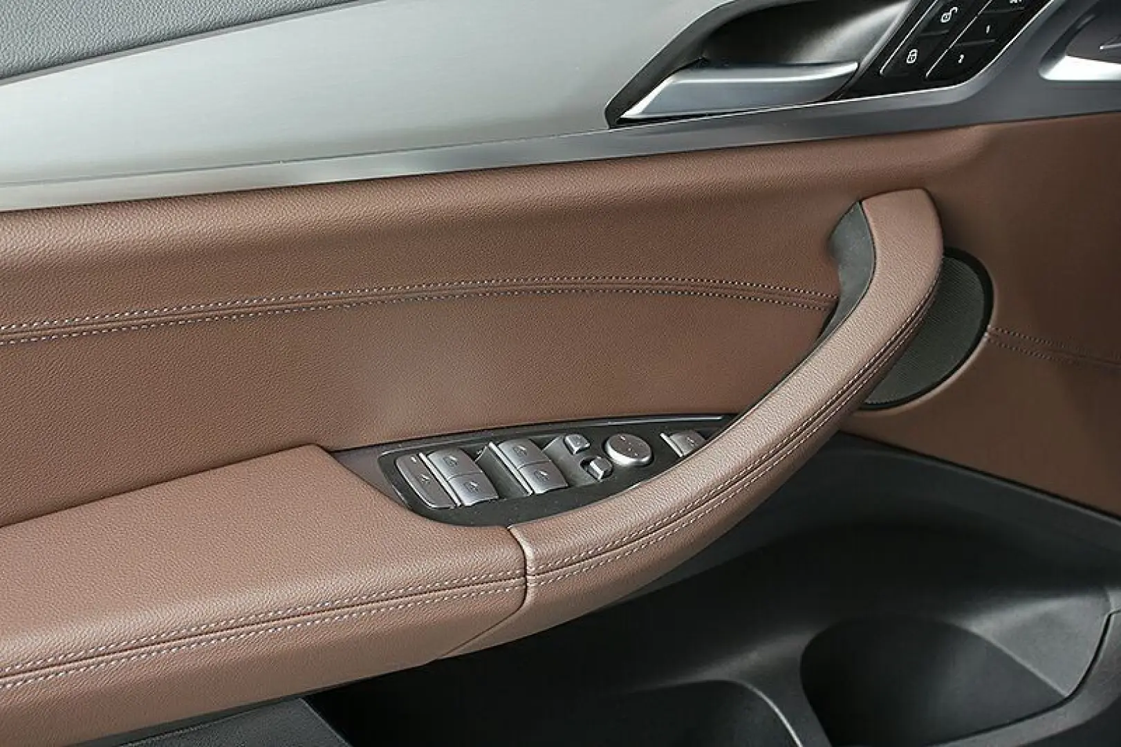 BMW iX3 Impressive AHK Laser ACC LiveCockpit HuD H&K