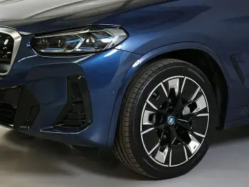 BMW iX3 Impressive AHK Laser ACC LiveCockpit HuD H&K