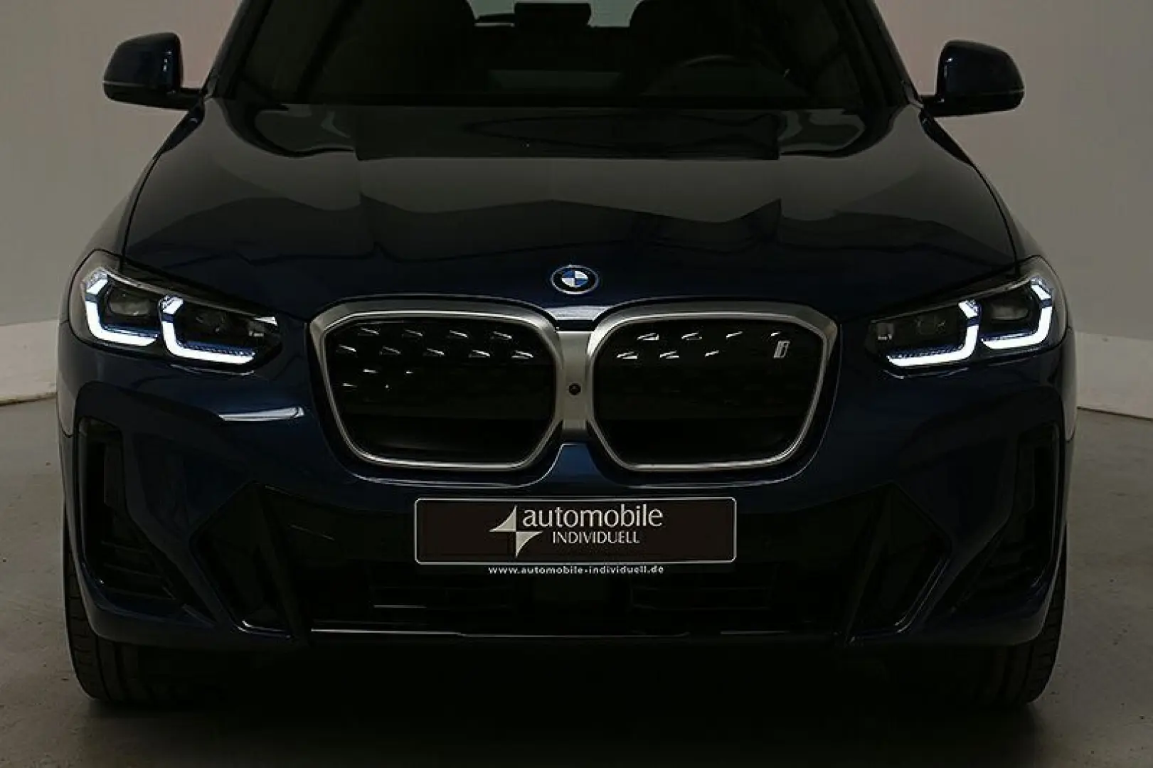 BMW iX3 Impressive AHK Laser ACC LiveCockpit HuD H&K