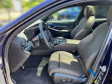 BMW i5 M60 xDrive Limousine Pano