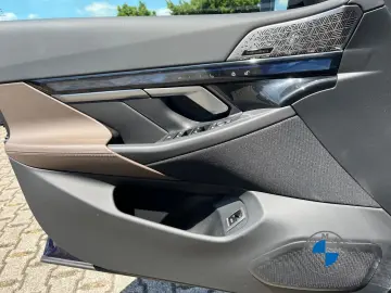 BMW i5 M60 xDrive Limousine Pano