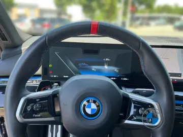 BMW i5 M60 xDrive Limousine Pano