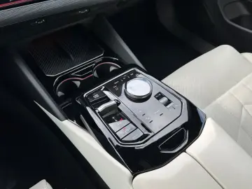 BMW i5 M60 xDrive ICONIC PANO B&W