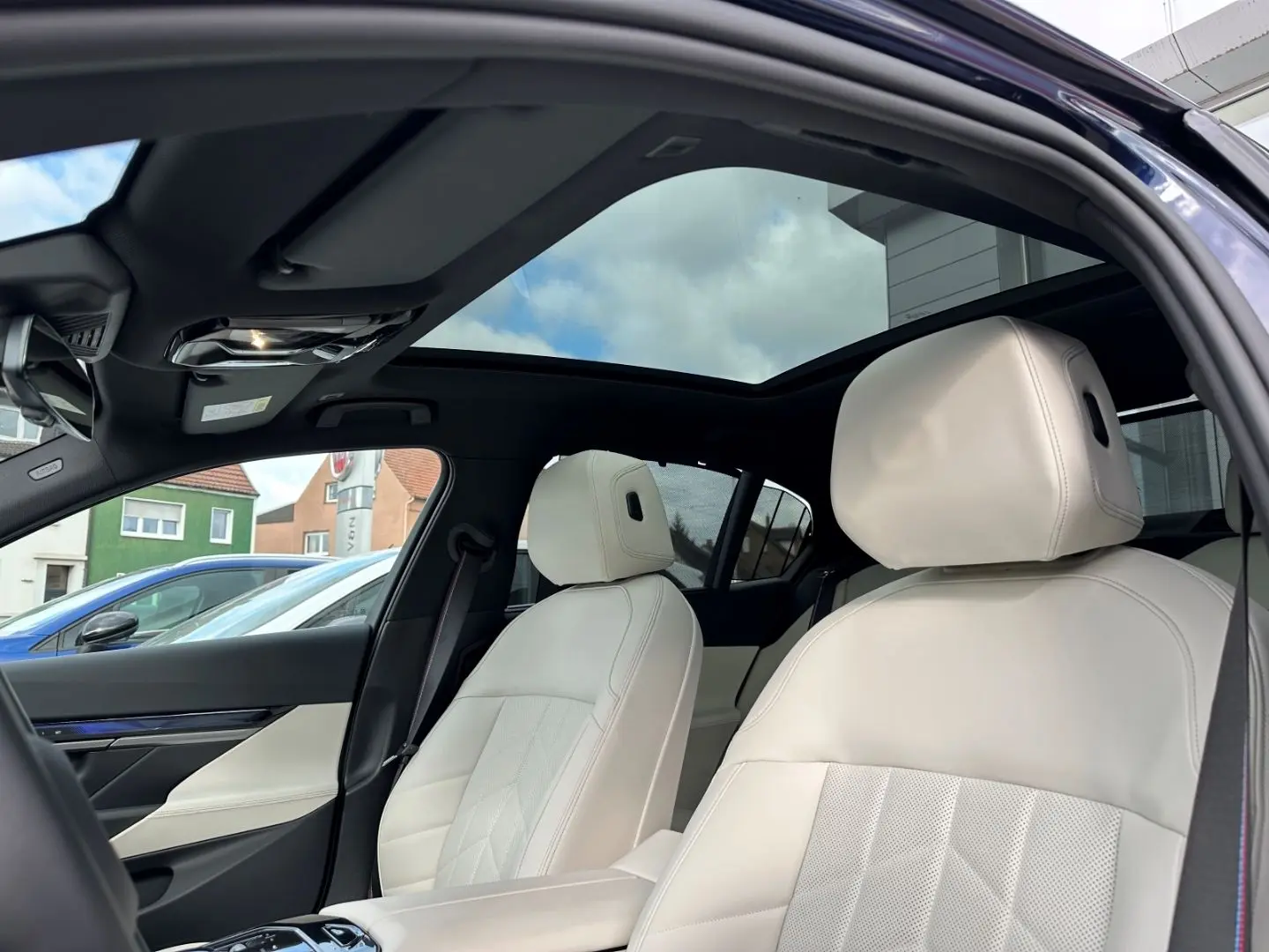 BMW i5 M60 xDrive ICONIC PANO B&W