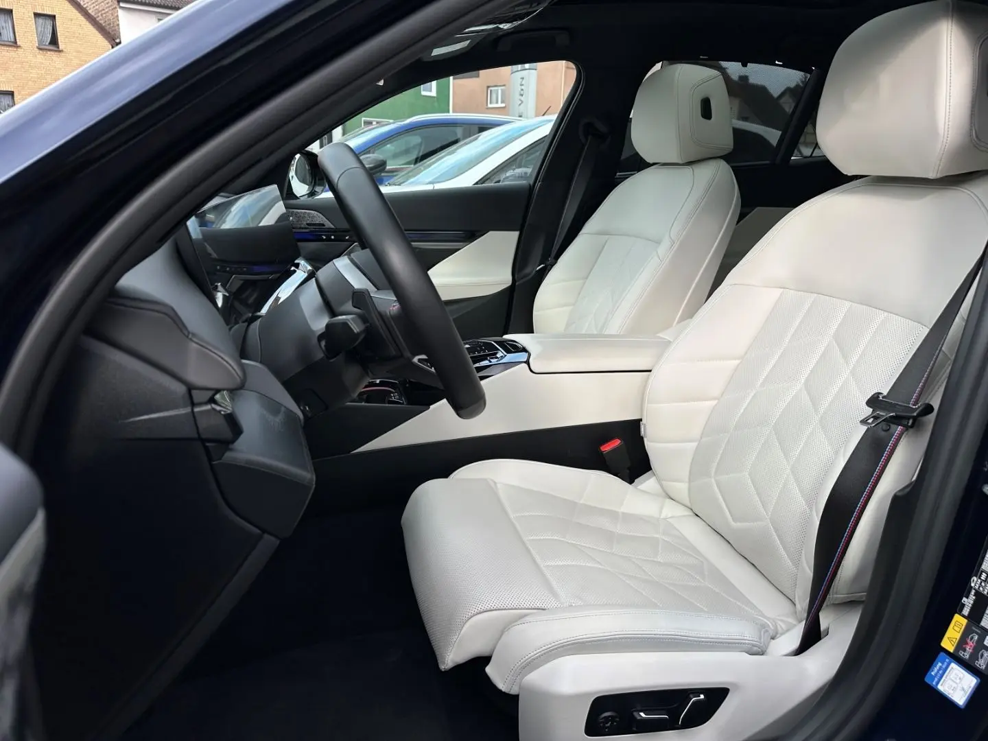 BMW i5 M60 xDrive ICONIC PANO B&W