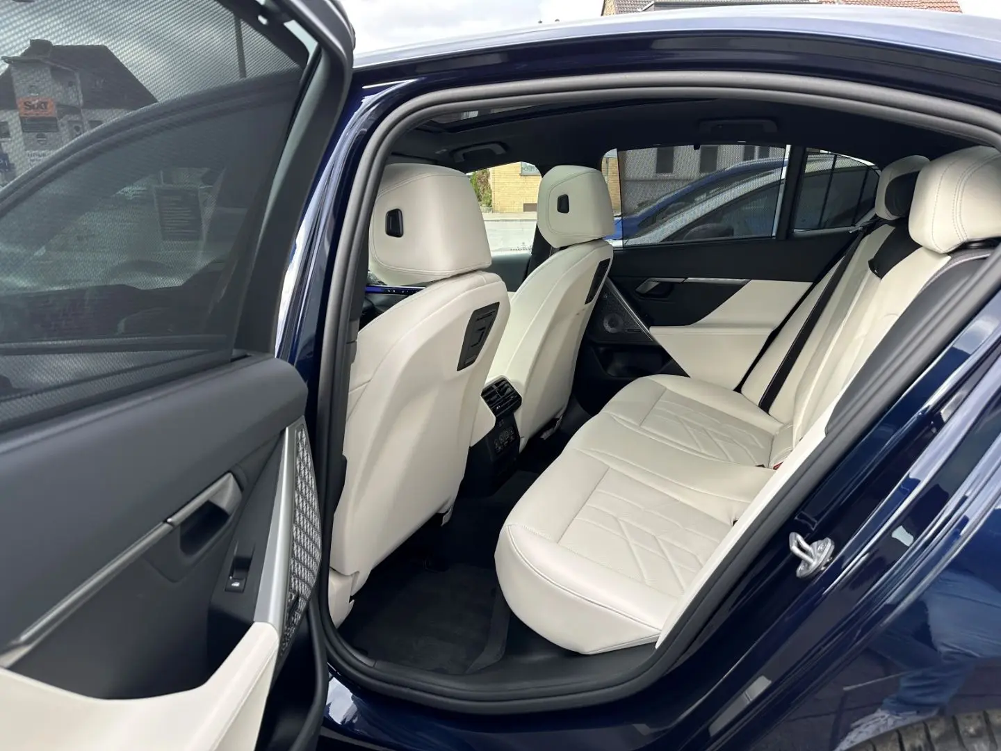 BMW i5 M60 xDrive ICONIC PANO B&W