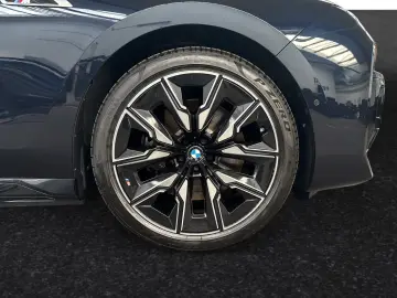BMW i7 M70 xDrive LR
