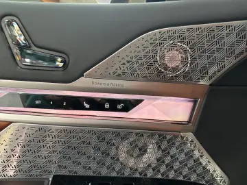 BMW i7 M70 xDrive LR