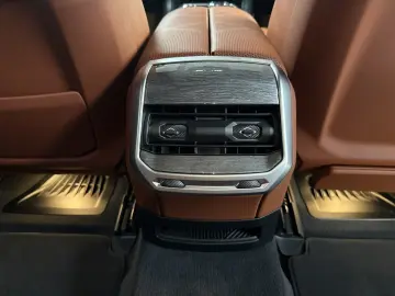 BMW i7 M70 xDrive LR