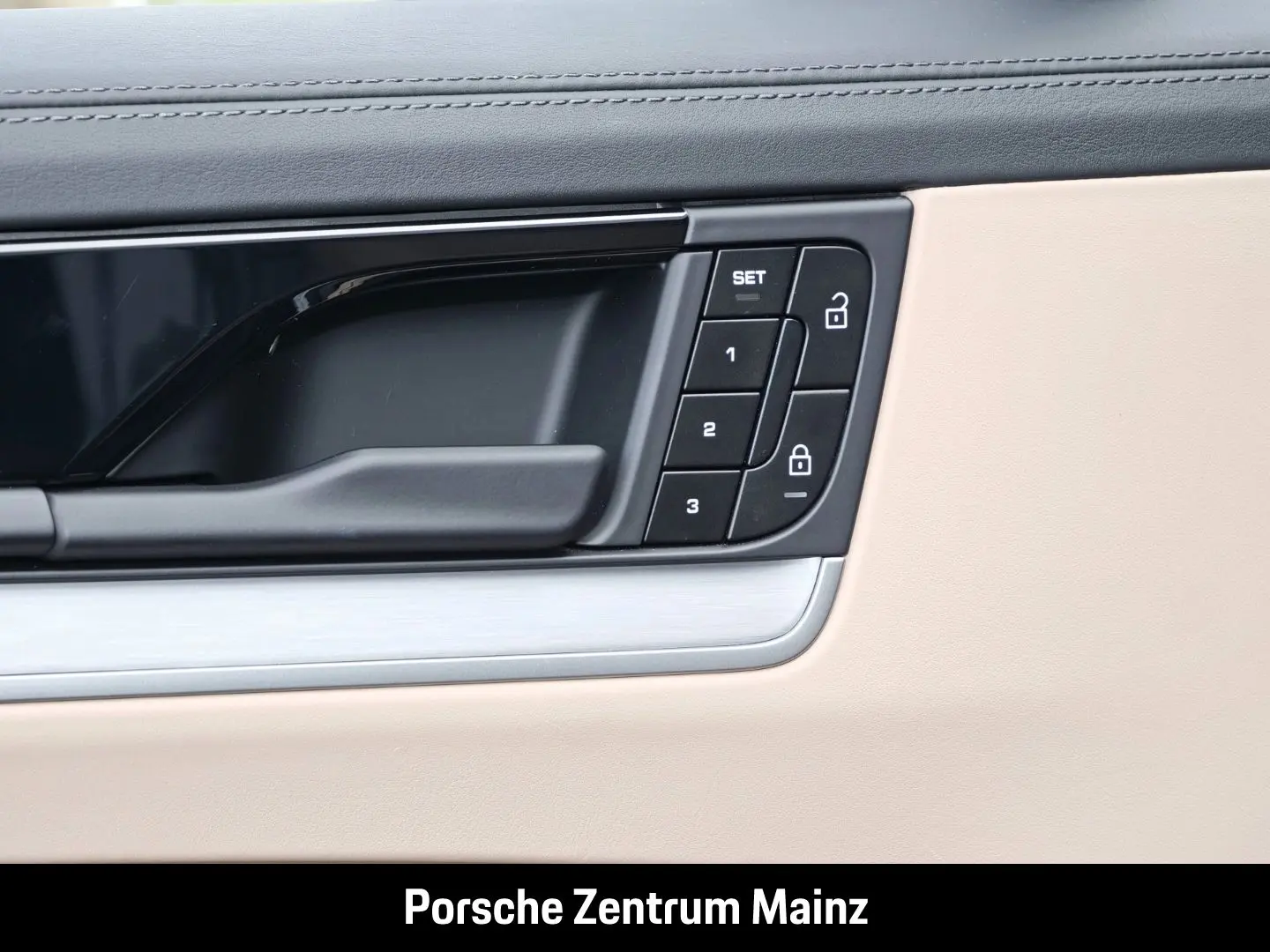 Cayenne Turbo E-Hybrid Coupe HA-Lenkung Head-Up