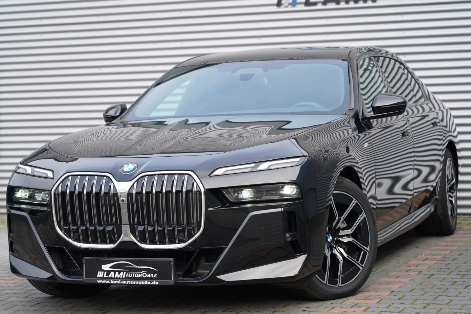 BMW 740d xDrive M Sport ICONIC SKYLOUNGE SOFT