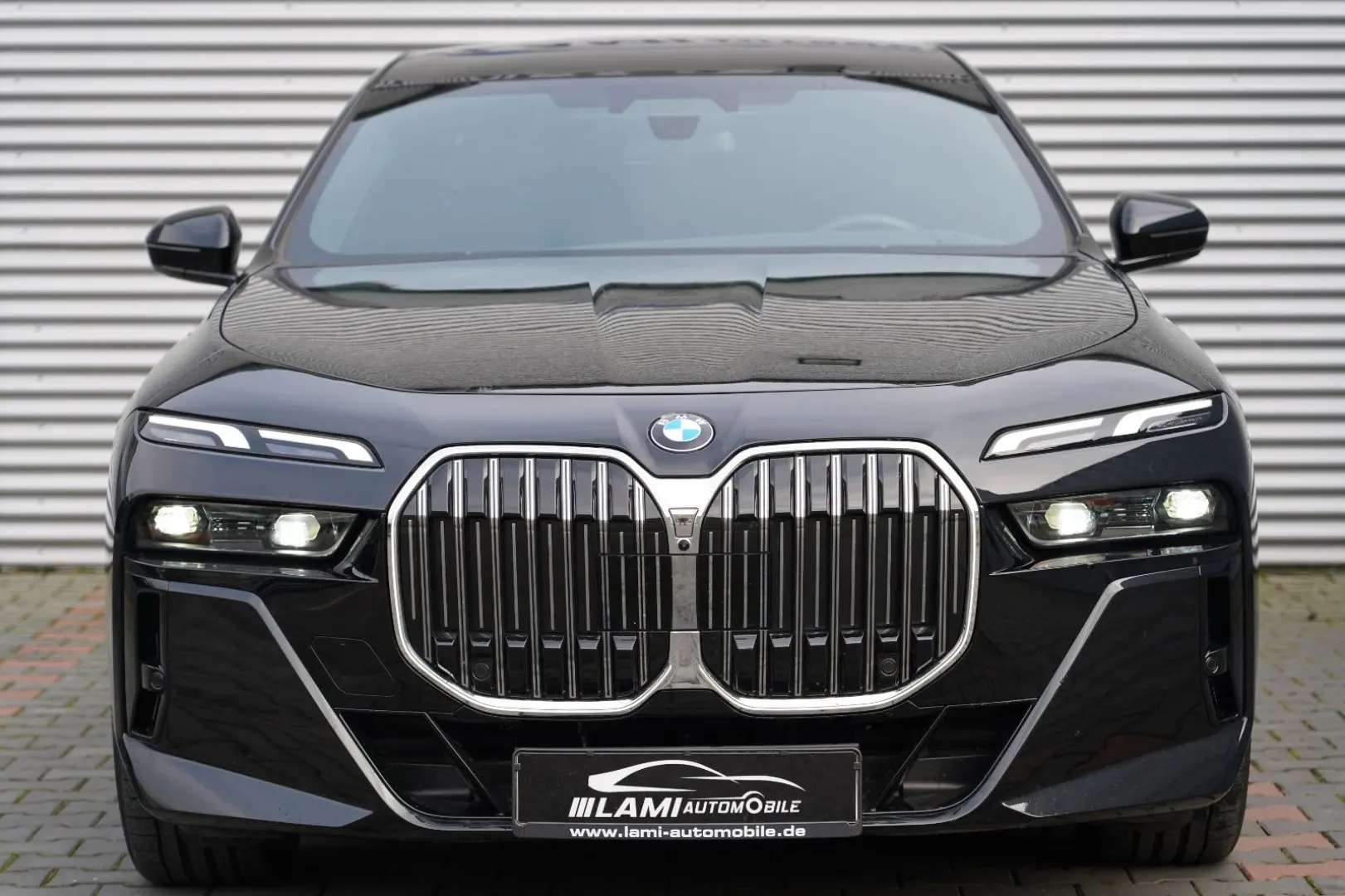 BMW 740d xDrive M Sport ICONIC SKYLOUNGE SOFT