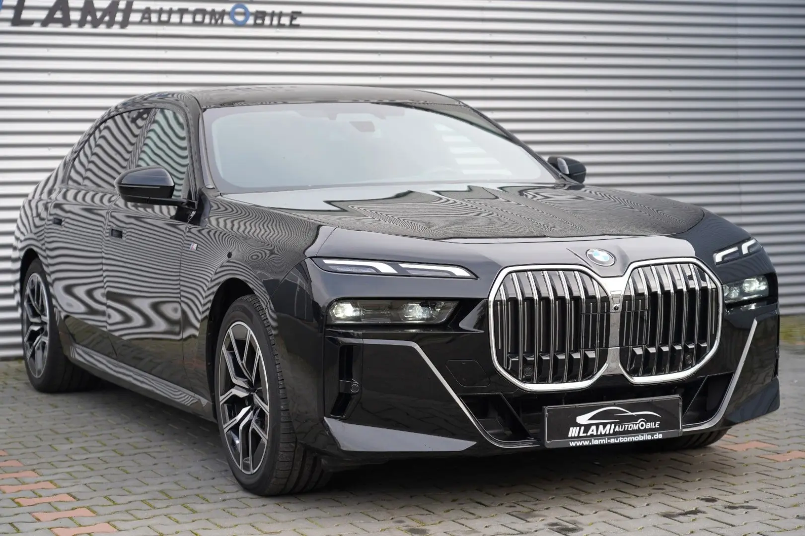 BMW 740d xDrive M Sport ICONIC SKYLOUNGE SOFT