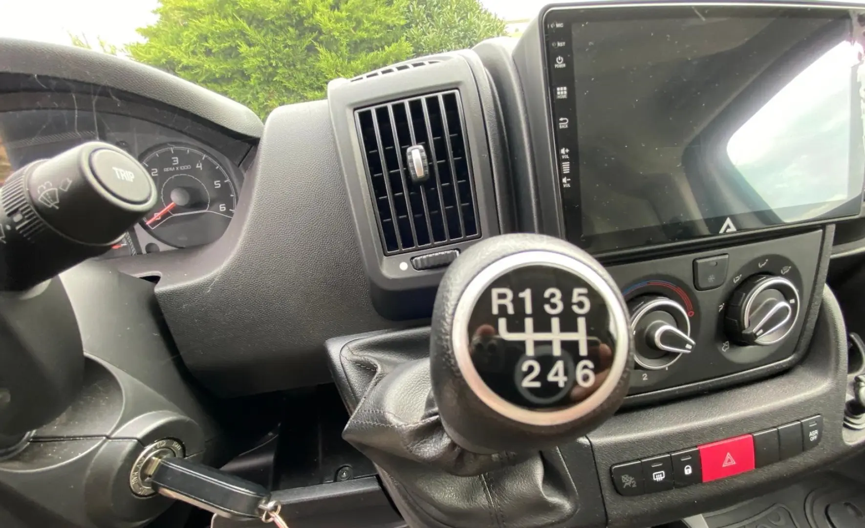 Peugeot BOXER FURGON L3 15 MC 2.2 HDI 140 CP inmatric 2023!