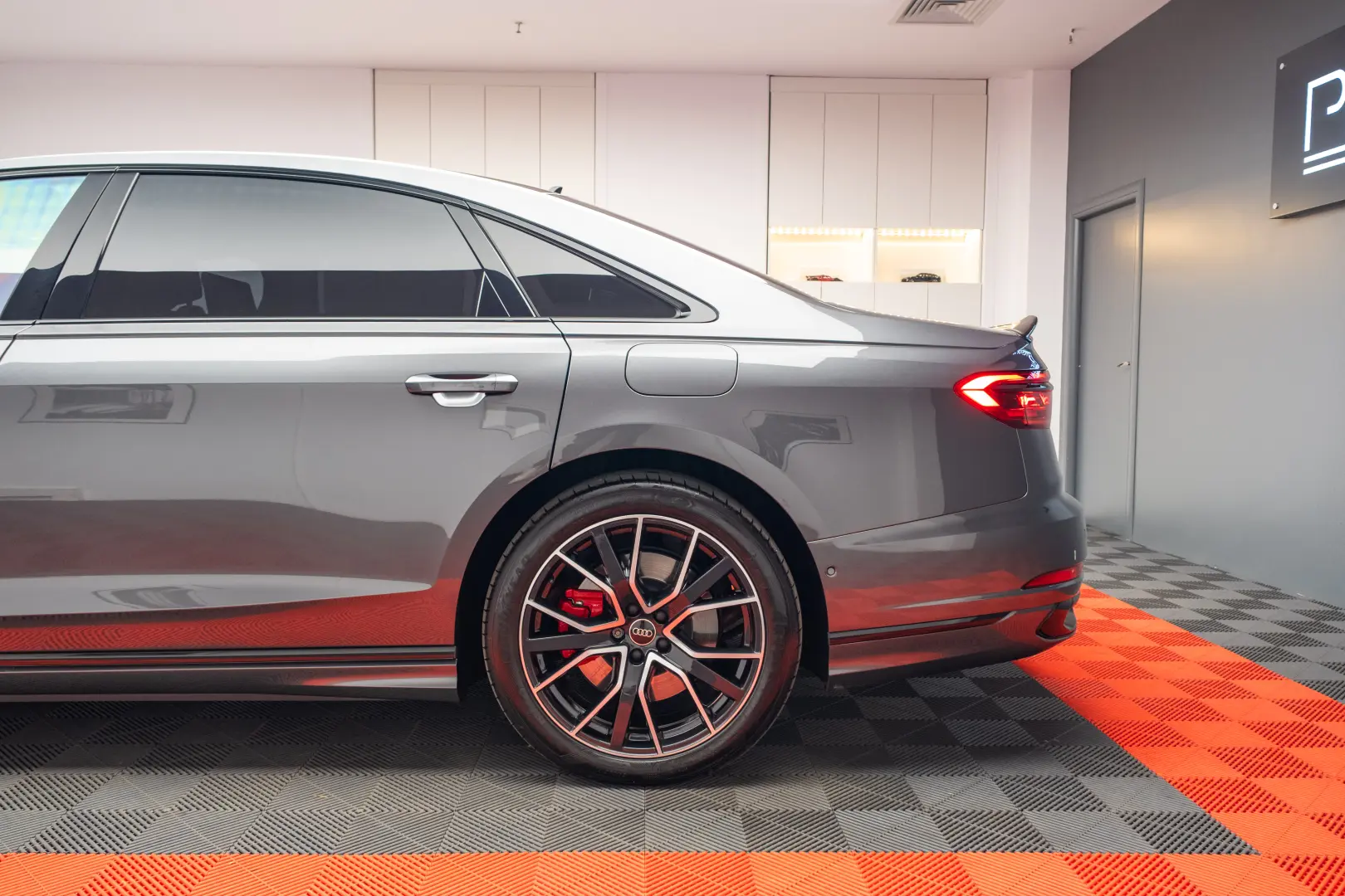 AUDI A8 60TFSI e L Quattro /S line/B&O/Massage/Matrix/Luft