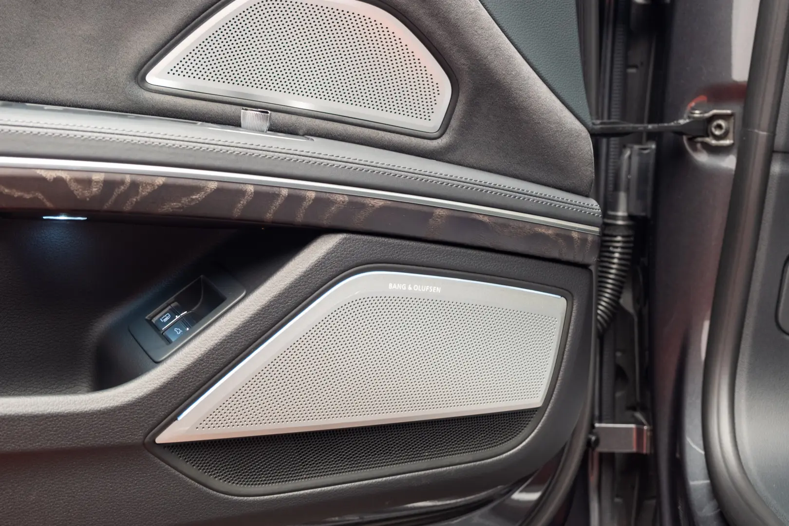 AUDI A8 60TFSI e L Quattro /S line/B&O/Massage/Matrix/Luft