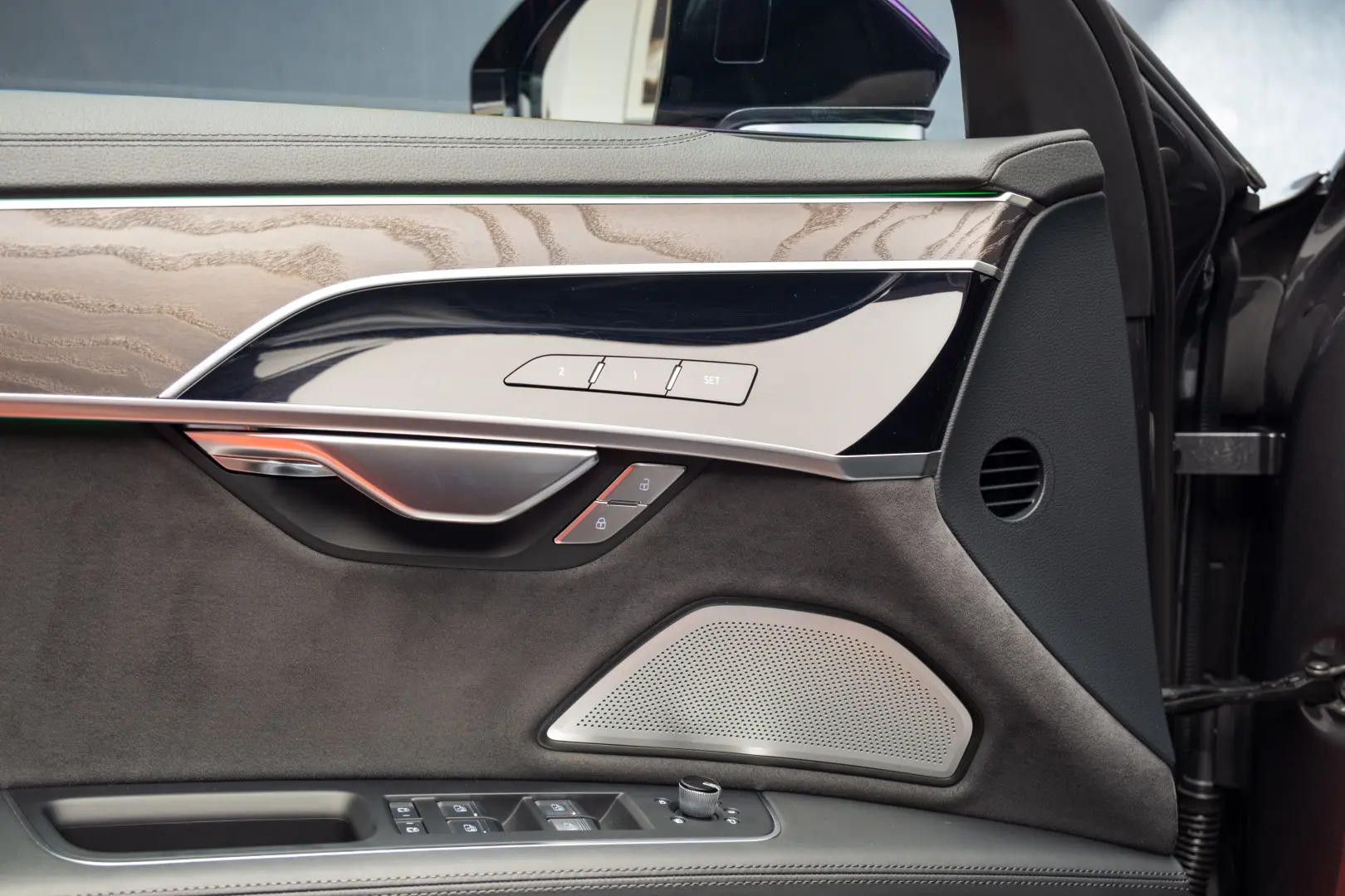 AUDI A8 60TFSI e L Quattro /S line/B&O/Massage/Matrix/Luft