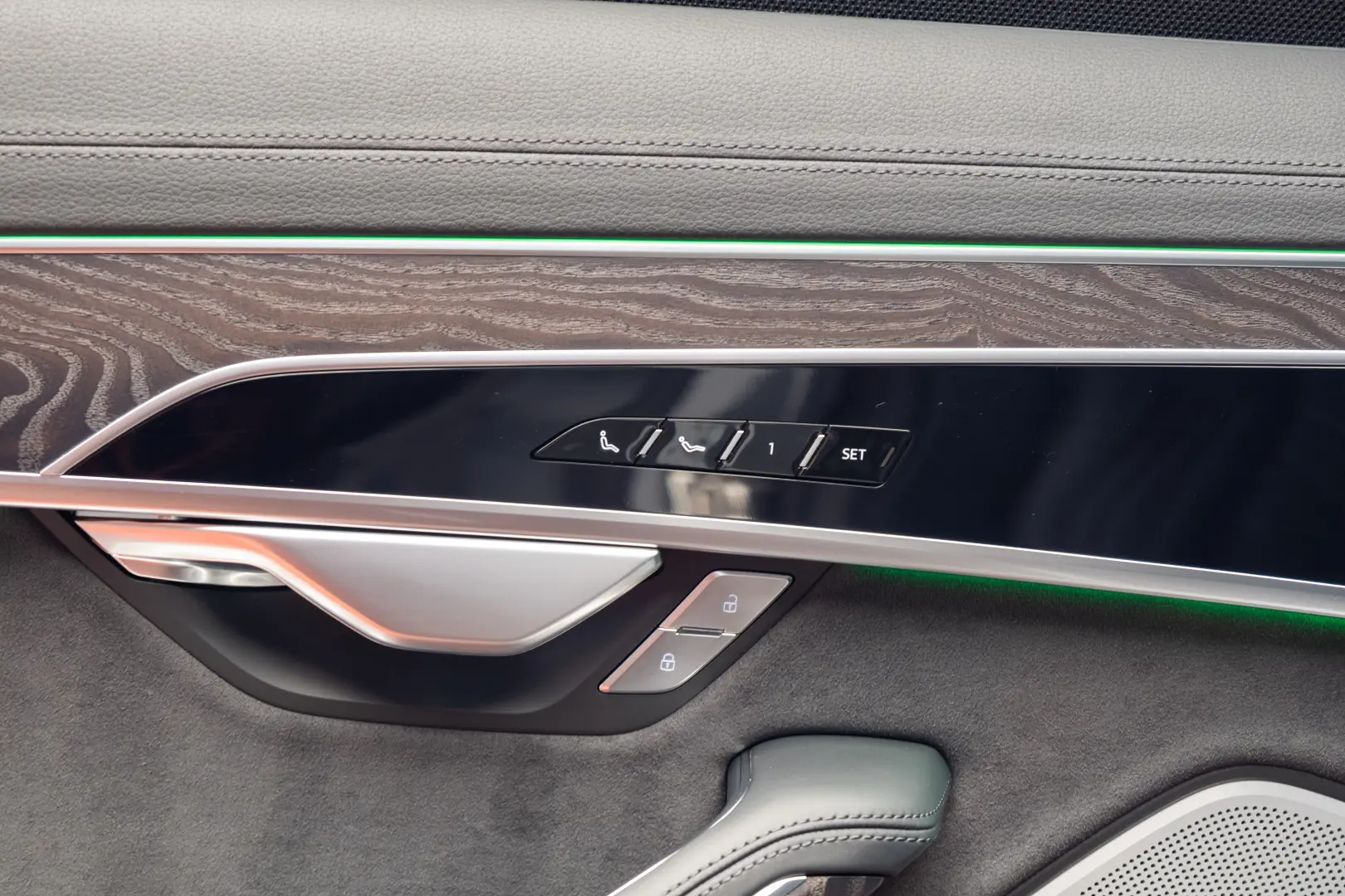 AUDI A8 60TFSI e L Quattro /S line/B&O/Massage/Matrix/Luft