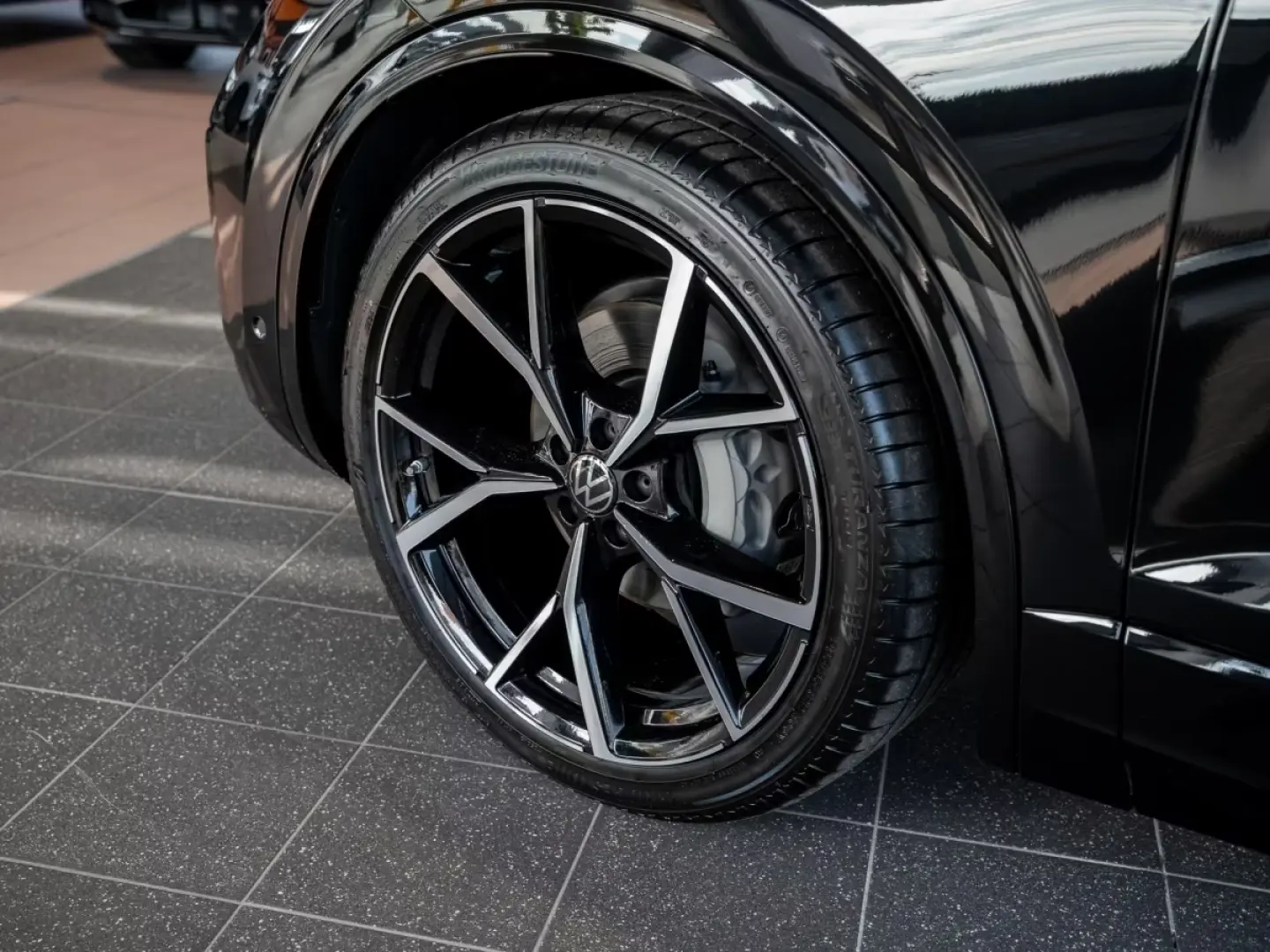 Volkswagen Touareg R-Line AHK Pano DYNAUDIO IQ-DRIVE