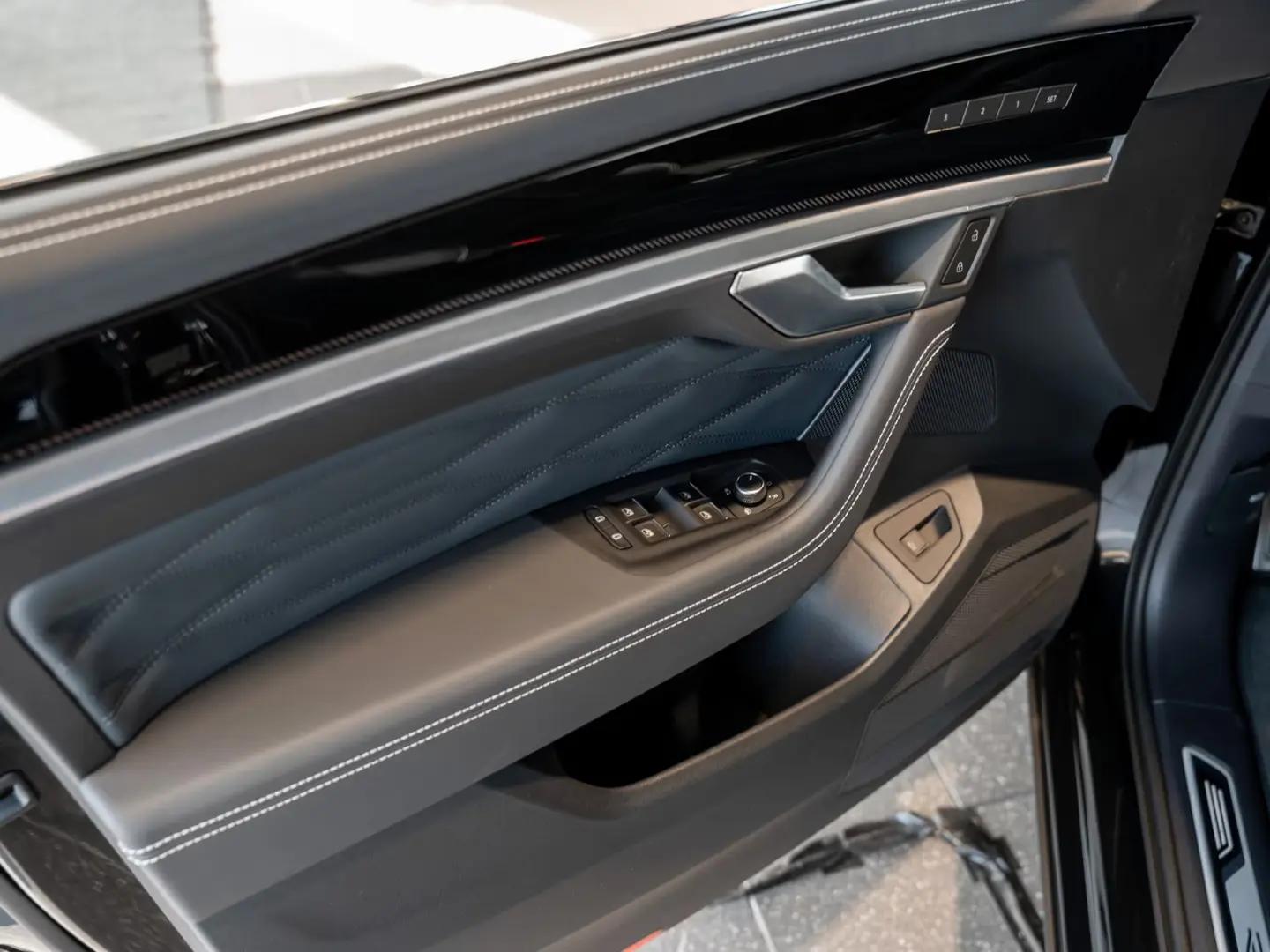 Volkswagen Touareg R-Line AHK Pano DYNAUDIO IQ-DRIVE