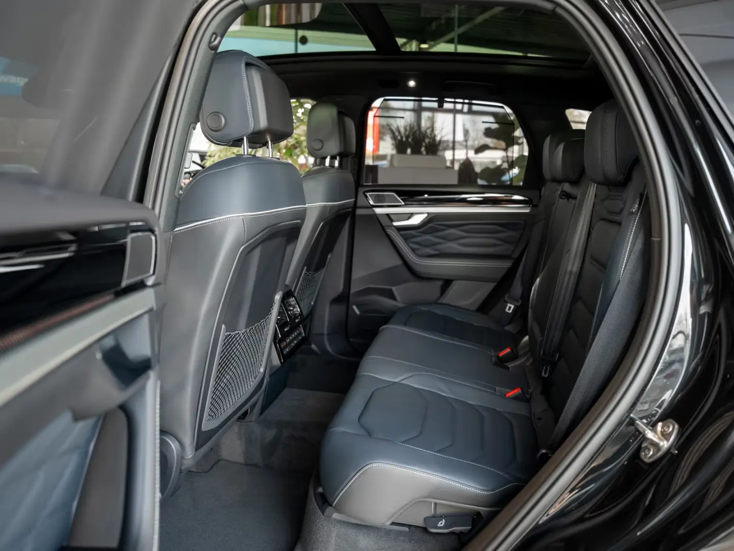 Volkswagen Touareg R-Line AHK Pano DYNAUDIO IQ-DRIVE