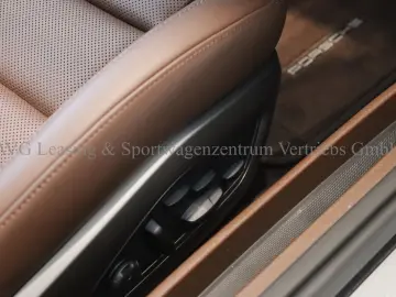Porsche 992 911 Carrera 4S Cabrio Clubled