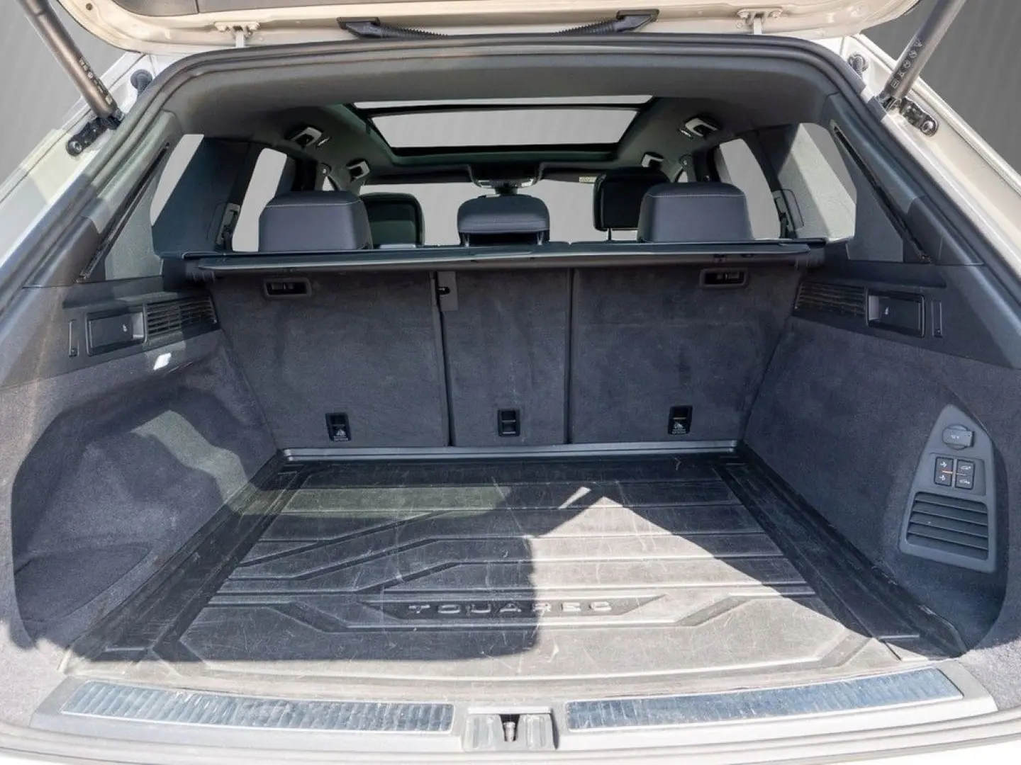 Touareg 3.0 TDI 4Motion R-Line IQ Light,AHK,ZGV