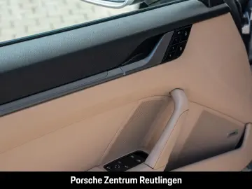 Porsche 992 911 Carrera 4 BOSE